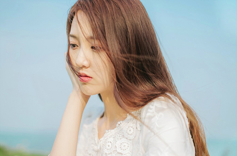 “原来如此。”伏德摇了摇头，苦笑道：“我是谁……我自己都快不记得了，我们这种人，是没有名字，只有代号，我乃夜凰卫，将军也可称我为死间，在来荆州的那一刻，就已经没有准备活着回去。”